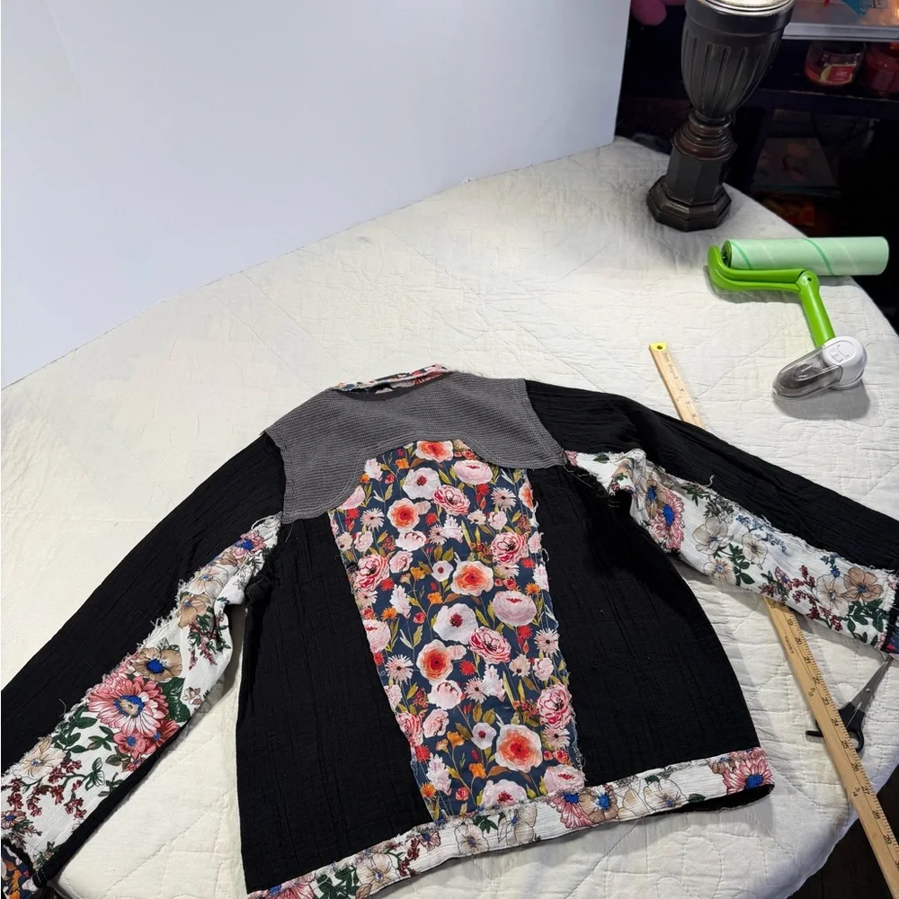 POL Black Floral Patchwork Utility Jacket - Picture 13 of 16